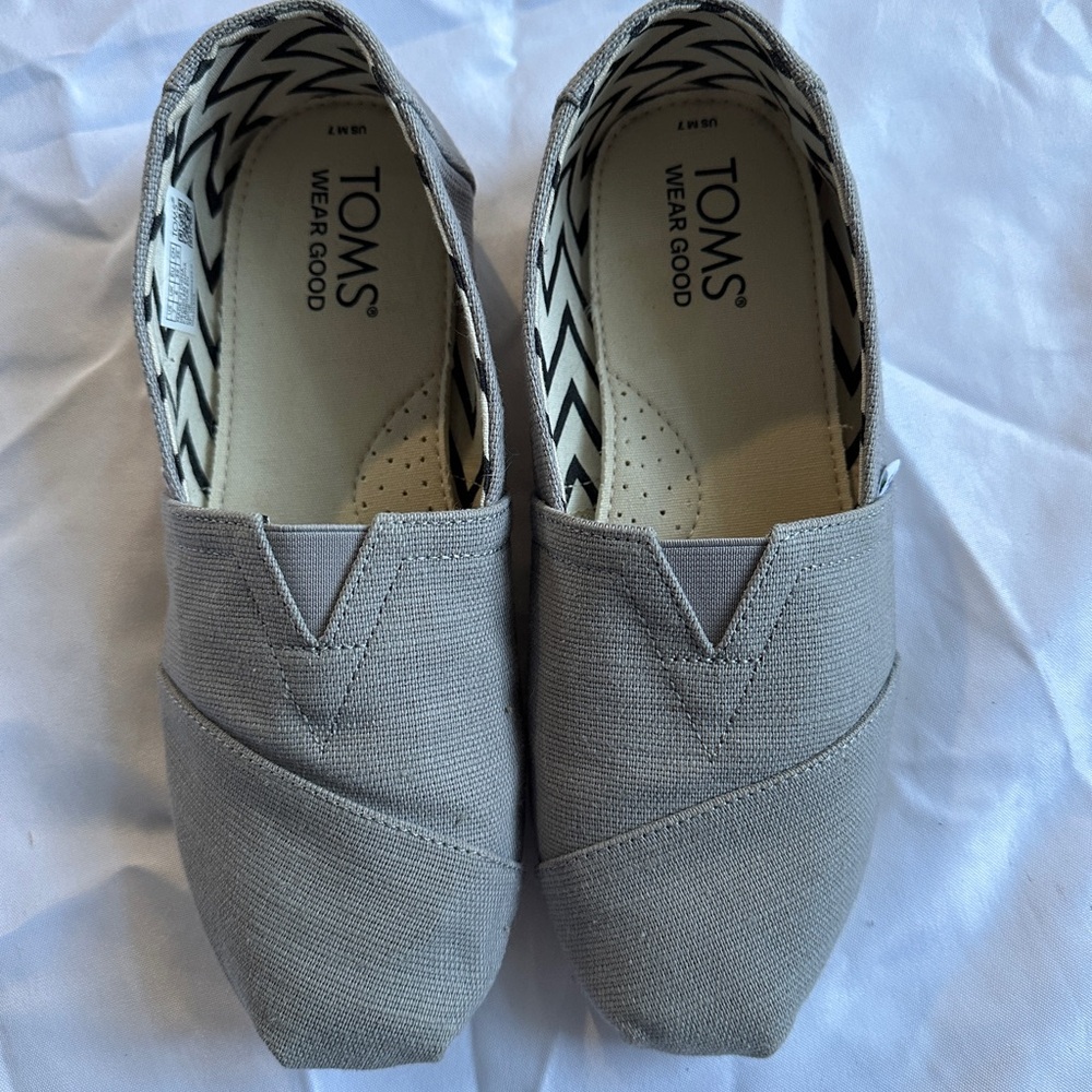 TOMS Men Classic Slip-On Shoes in Gray Canvas